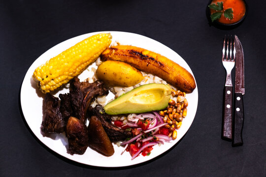 Parrillada ecuatoriana lista