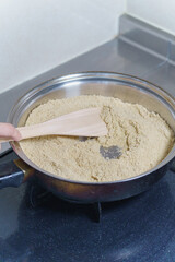 煎りぬか(炒りぬか)イメージ｜米ぬかをフライパンで煎る