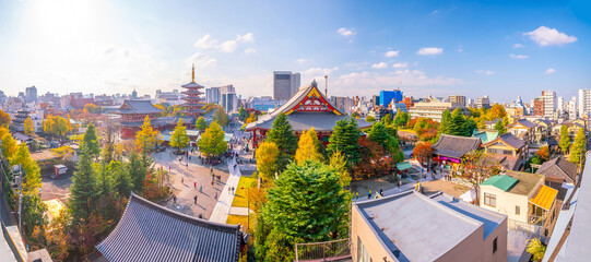Naklejka premium View of Temple and Tokyo city skyline in Asakusa District