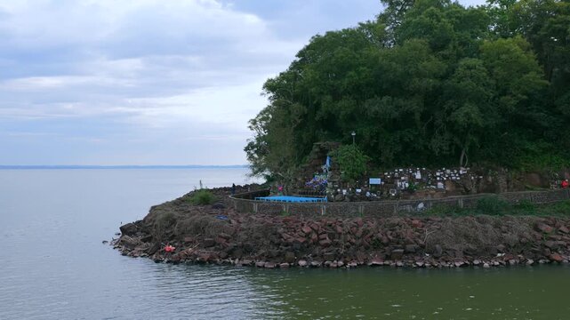 Gruta de la Virgen de Itakua in Encarnaci&oacute;n, Paraguay, showing a religious site near a lake in aerial view