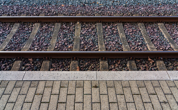 An der Bahnsteigkante