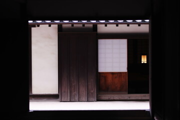 古い日本家屋と障子