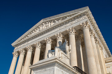Fototapeta premium Supreme court building in washington dc. Supreme court architecture with columns. Supreme court landmark under blue sky. Supreme court symbol of national system.