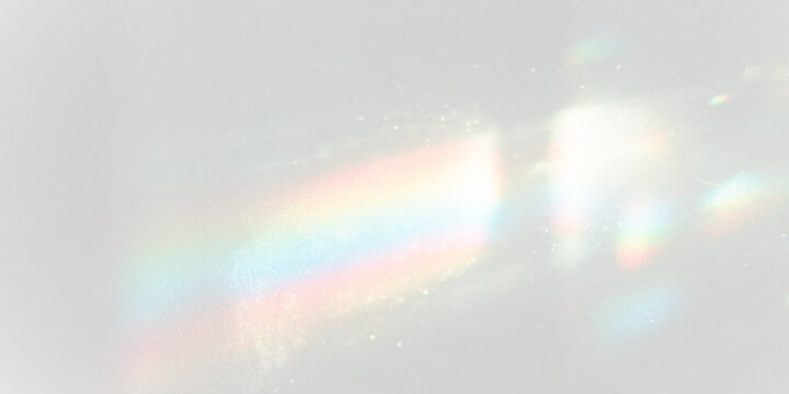 Radiant sun flare with soft glowing edges, smooth gradient halo, and subtle light particles. png

