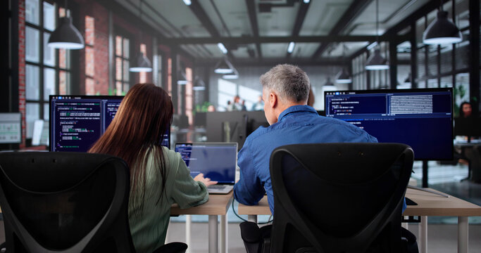 Senior Woman Manager Coaching Pair Programming Methodology