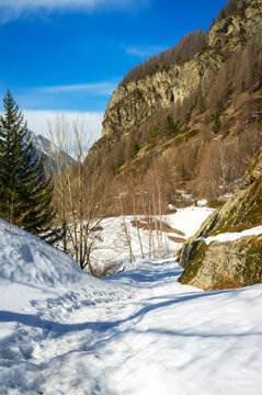 Trekking path near the village of Lillaz. Lillaz is a small village in the Cogne valley, side branch of the main Aosta valley (Northern Italy), at the foot of the Gran Paradiso massif.