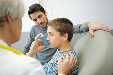 Fototapeta premium doctor applying oxygen treatment on a little boy with asthma