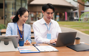 Obraz premium Business team working on a project in the office or reviewing and discussing a business project.