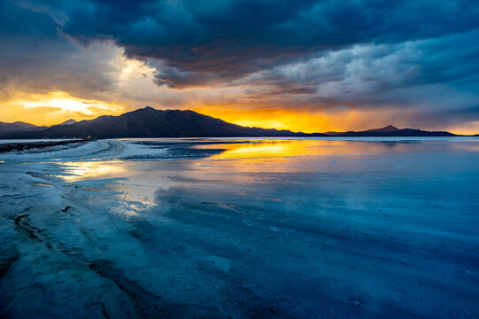 Uyuni salt flat desert sunset panorama, Bolivia.