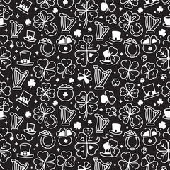 Naklejka premium St. Patrick's Day seamless pattern. White line art Irish icons including shamrocks, harps, horseshoes, and leprechaun hats on a black background.
