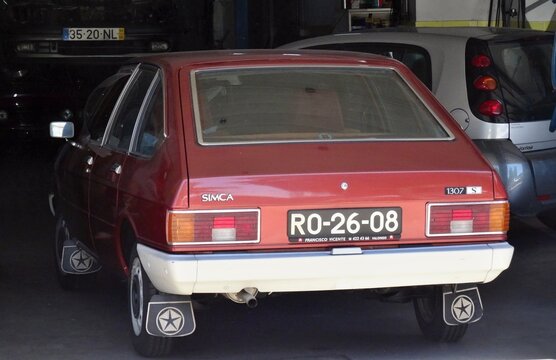 Simca 1307 S hatchback car parked in garage