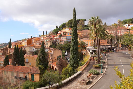 Magnifique village de Bormes les mimosas