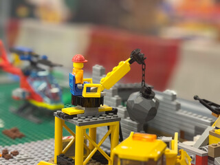 Naklejka premium Lego construction minifigure operating crane
