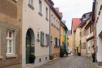 Obraz premium Straßenzüge mit Häusern und altem Kopfsteinpflaster in Weimar