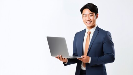 ノートパソコンを持つ笑顔のビジネスパーソンのポートレート