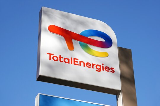 Panneau de station essence TotalEnergies	