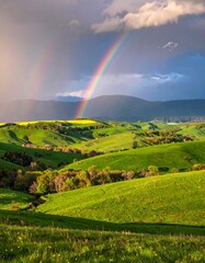 Regenbogen &uuml;ber Fr&uuml;hlingslandschaft