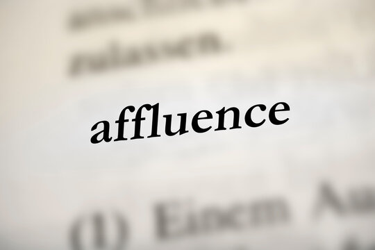 affluence - englisches Textwort f&uuml;r wohlstand auf gelblichem Hintergrund