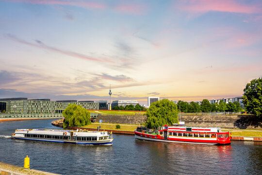 Spree, n&auml;he Bundeskanzleramt, Berlin, Deutschland 
