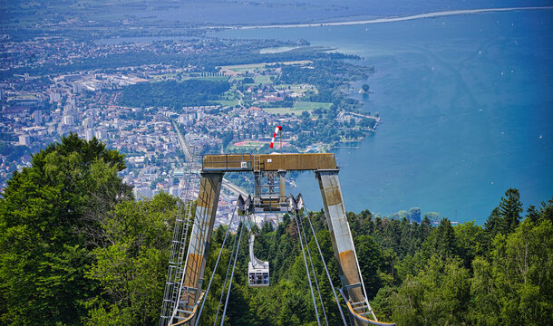 Blick durch die Pf&auml;nderbahn auf den tief liegenden Bodensee
