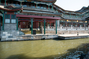 Obraz premium Ancient Chinese Architecture at Beihai Park, Beijing Waterfront