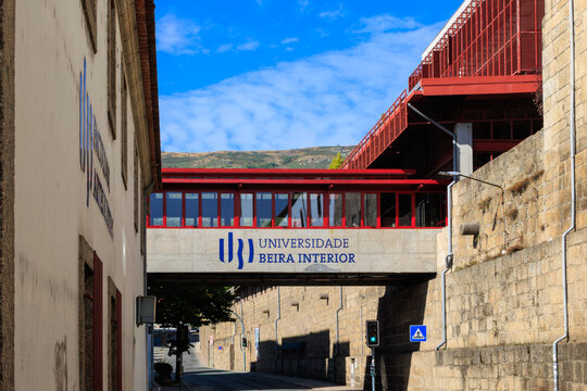 University pedestrian bridge connecting buildings of Universidade da Beira Interior campus in Covilha Portugal, Covilha, 16 October 2025