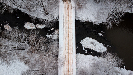 Zimowa rzeka © tomasz