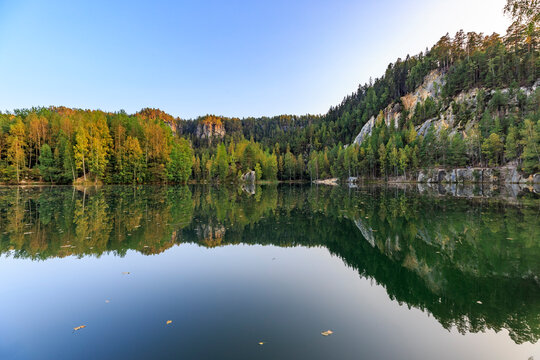 Mirror Lake Vyhl&iacute;dkov&aacute; plo&scaron;ina,  adrspach teplice rocks, Czech Republic
