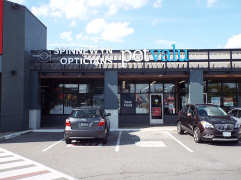 Ottawa, Ontario, Canada-July 17, 2025: The storefronts of "Spinnewyn Opticians and Pet Valu" at 2515 Bank Street.