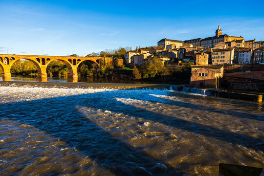 Lap&eacute;rouse Highschool overlooking the buildings of Albi city center and the Tarn from the right bank