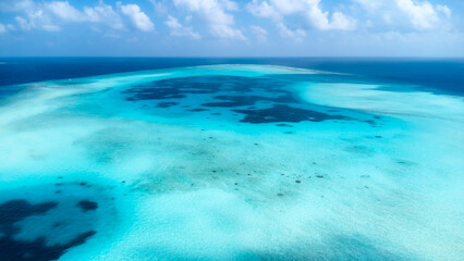 Obraz premium Light And Blue Color Of The Indian Ocean In The Maldives 
