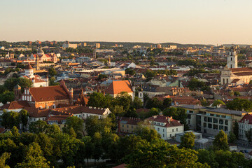 Obraz premium Vilnius City Sunset View - Historic European Architecture and Skyline