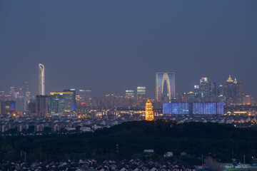 Fototapeta premium Ancient Meets Modern: Suzhou Skyline at Dusk with Historic Pagoda