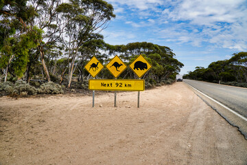 Fototapeta premium South Australia stray animal warning sign next 92 km on Eyre Highway