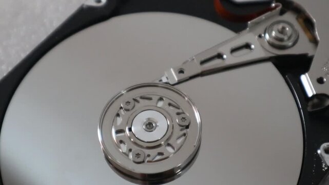 Hard disk drive reading data. Hard disk drive rotation while reading data