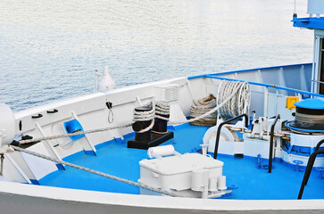 Obraz premium Mooring cleat and winch with hawser