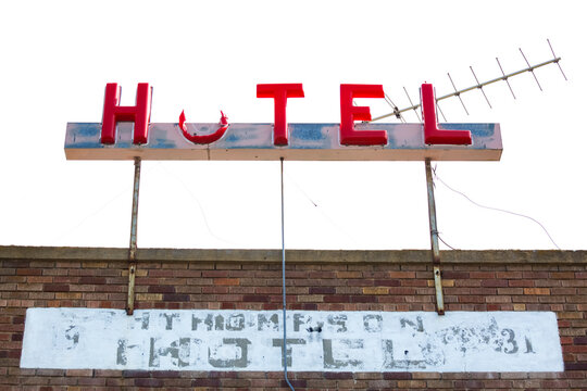 Old hotel sign, Coulee City, a broken sign with part of the O missing.