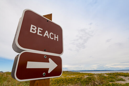 Beach sign, Fort Worden State Park, Port Townsend, an arrow sign to the beach.