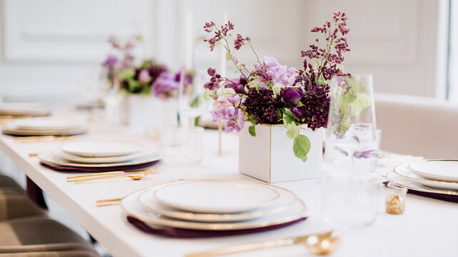 Elegant dining table setting with floral centerpiece and gold details for a luxury wedding reception or special event