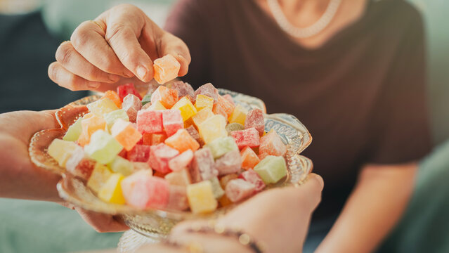 Visiting relatives and offering candy during Eid al-Fitr celebration