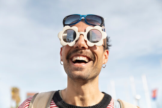 Laughing customer with unique sunglasses at Barcelona flea market