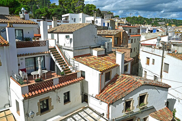 Fototapeta premium Häuser in der Altstadt von Tossa de Mar, Costa Brava, Spanien 
