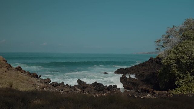 Basalt Lava flows（Hamakua Volcanics）from Mauna Loa (Shield volcano). Mauna Kea Beach Drive, The Big Island (Hawaiʻi Island). Pacific Ocean