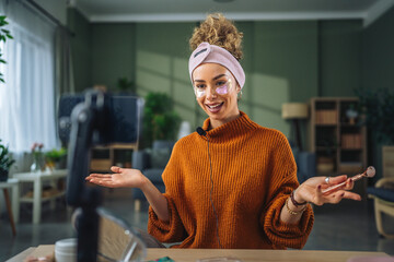 Woman recording beauty tutorial using jade roller for social media © Miljan Živković