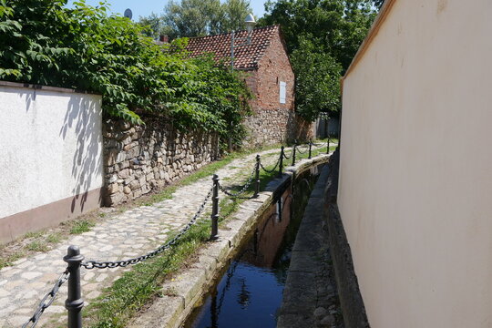 Weg am Silberbach in der Altstadt von Thale im Harz