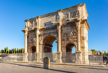 Fototapeta premium Arch of Constantine (Arco di Constantino) near Colosseum (Coliseum) in Rome, Italy