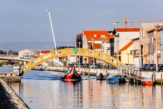 Dos Carcavelos bridge, mid-20th century, meeting point between the salt mines and the old salt warehouses, San Roque canal, Aveiro, Beira Litoral, Portugal, Europe