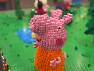 Naklejka premium Pink block pig sculpture