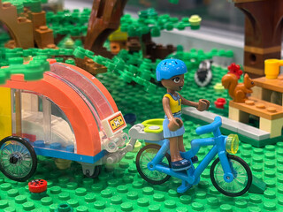 Fototapeta premium Mini figure biking with trailer toy scene