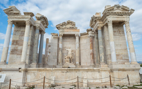 Ruins of Laodikeia Antik Kenti in Denizli, Turkey, featuring ancient architecture, stone structures, and scenic historical landscape in the Aegean region.